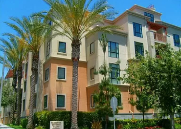 290 North Hudson Avenue, Unit 1