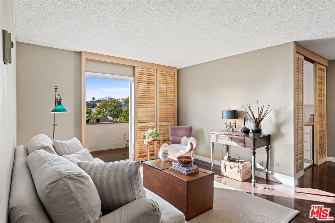 117 South Doheny Drive